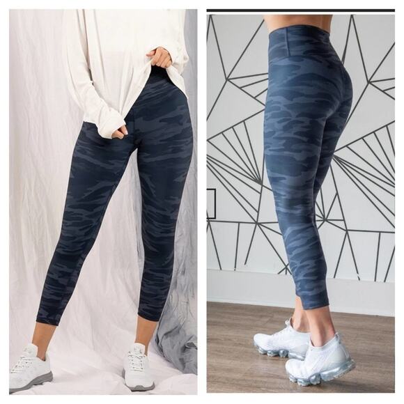 Define Your Inspiration DIY Camo Signature Crop - Picture 1 of 7